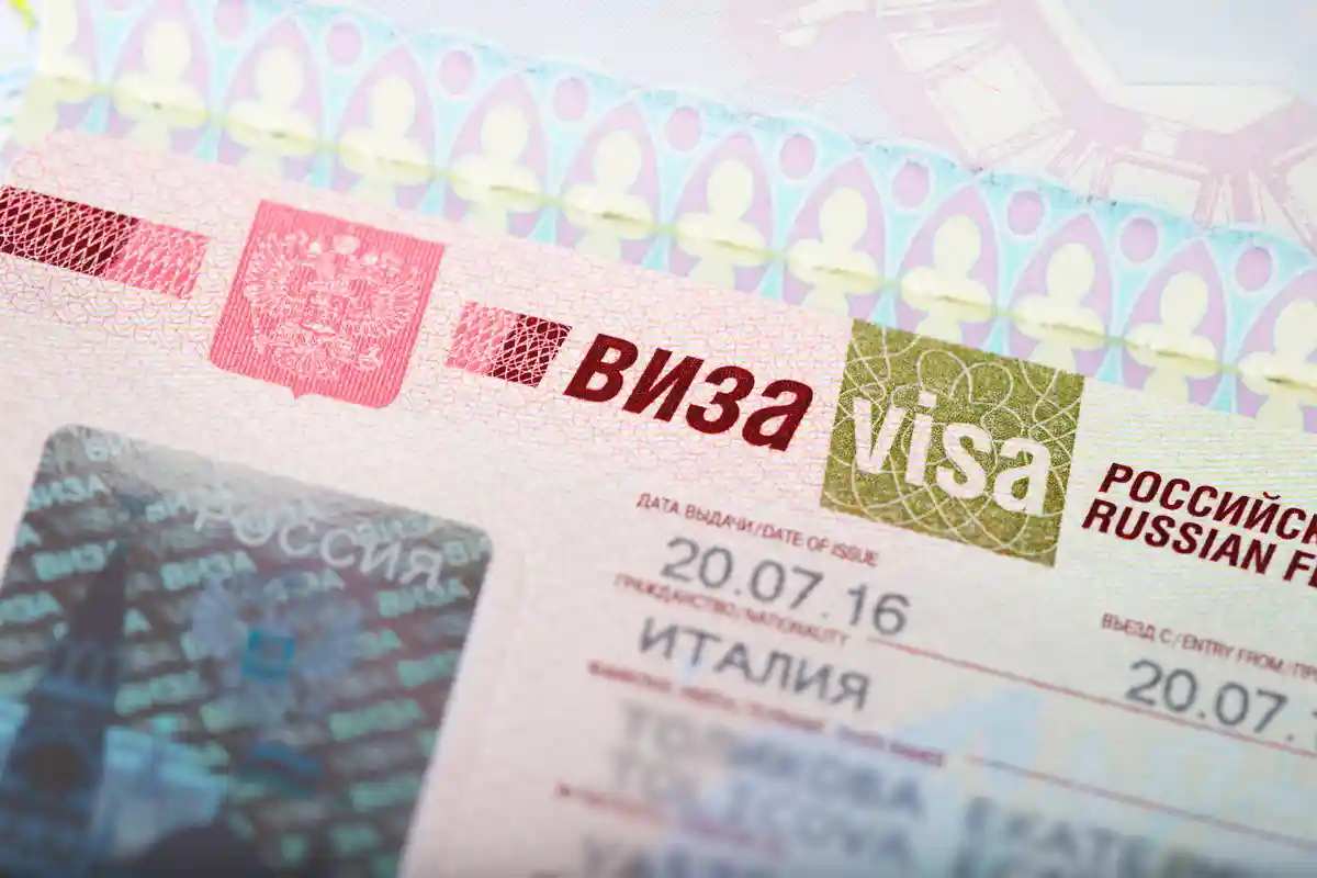 Россия вводит визовые ограничения для граждан "недружественных стран"