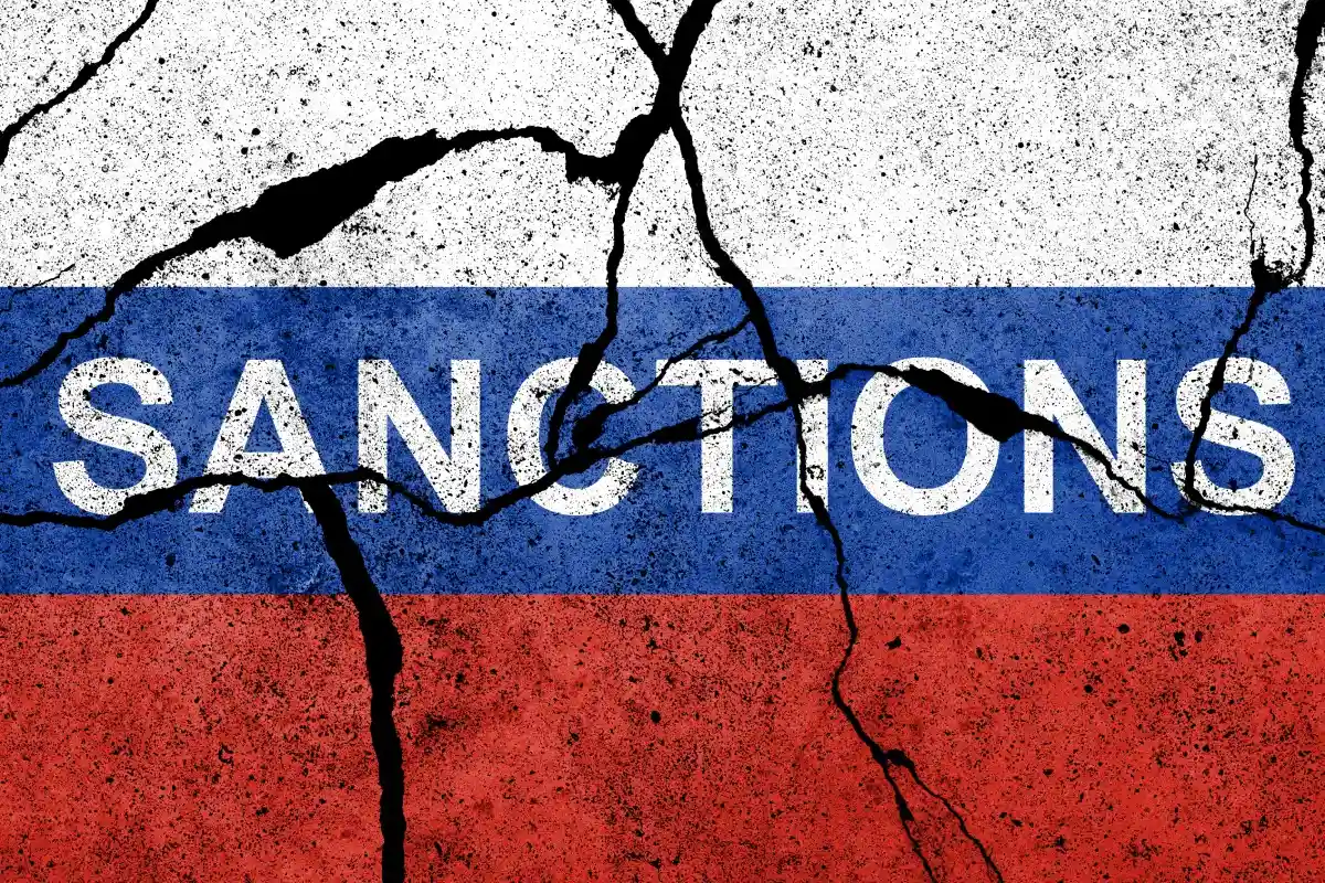 Лавров: отмена санкций против России - это часть мирных переговоров. Фото: Tomas Ragina / Shutterstock.com