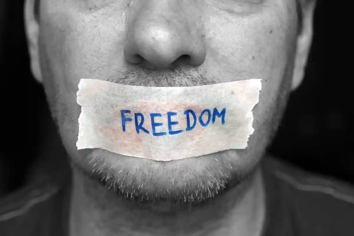 Свобода слова в России — пустой звук, но с этим можно бороться с помощью кампаний на интернет-платформах. Фото: alexskopje / shutterstock.com