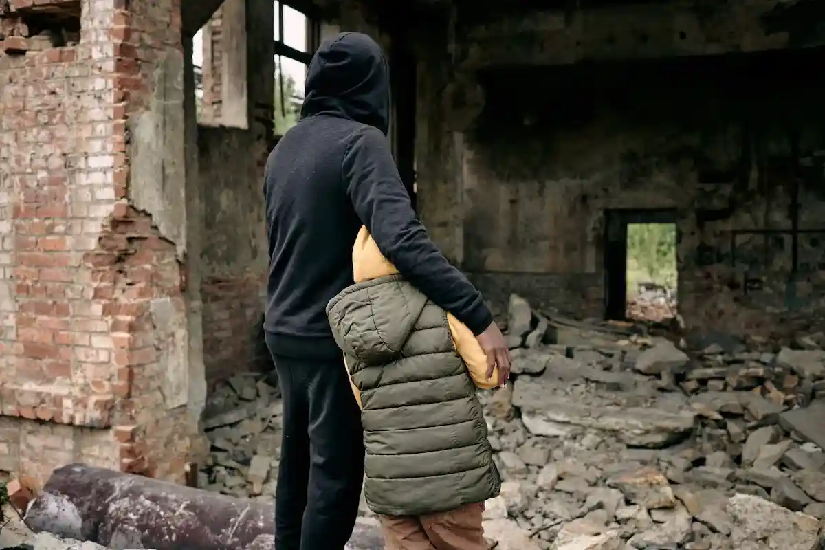 Несмотря на разрушения домов, не все готовы эвакуироваться с востока Украины. Фото: Pressmaster / shutterstock.com