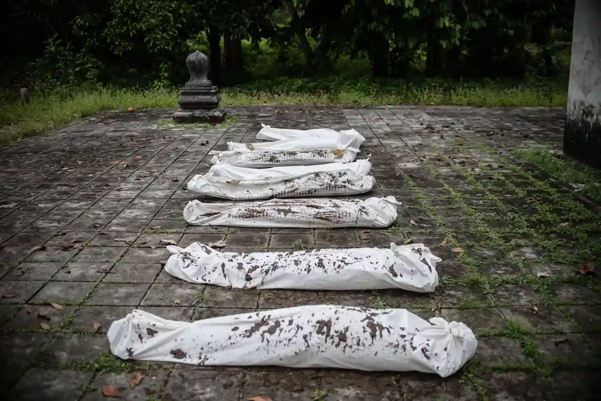 Количество трупов в освобожденных городах исчисляется сотнями. Фото: Wanna Thongpao / shutterstock.com