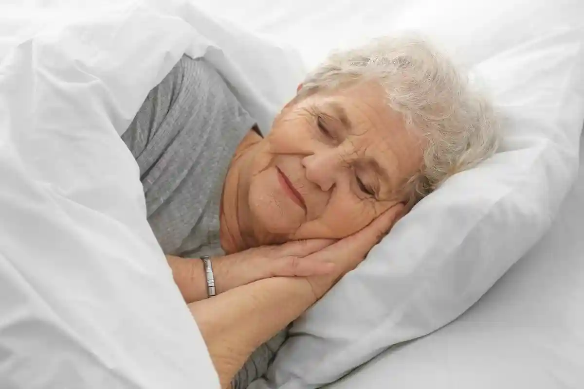 сколько должны спать пенсионеры