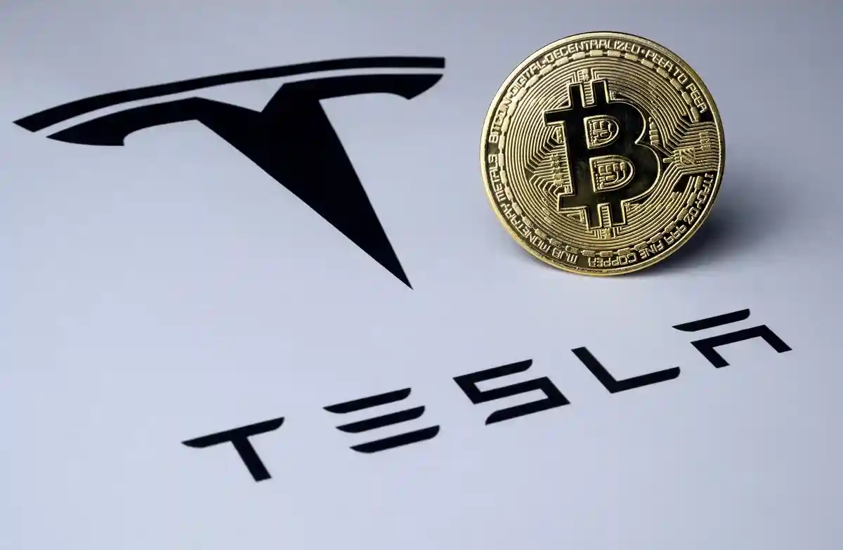 Акции Tesla пострадали из-за сделки Илона Маска. Фото: mundissima / Shutterstock.com