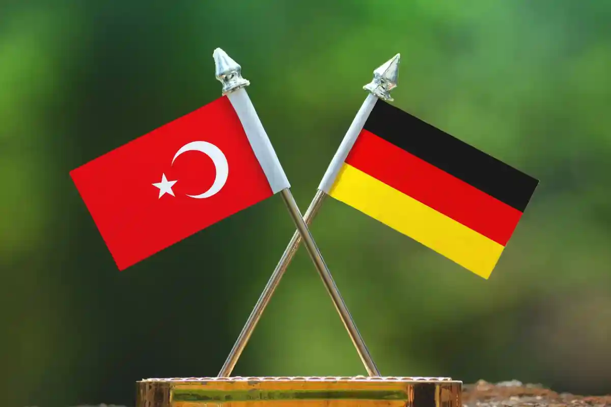 Турция и Германия вызывают послов друг друга на фоне заключения Османа Кавалы фото 1