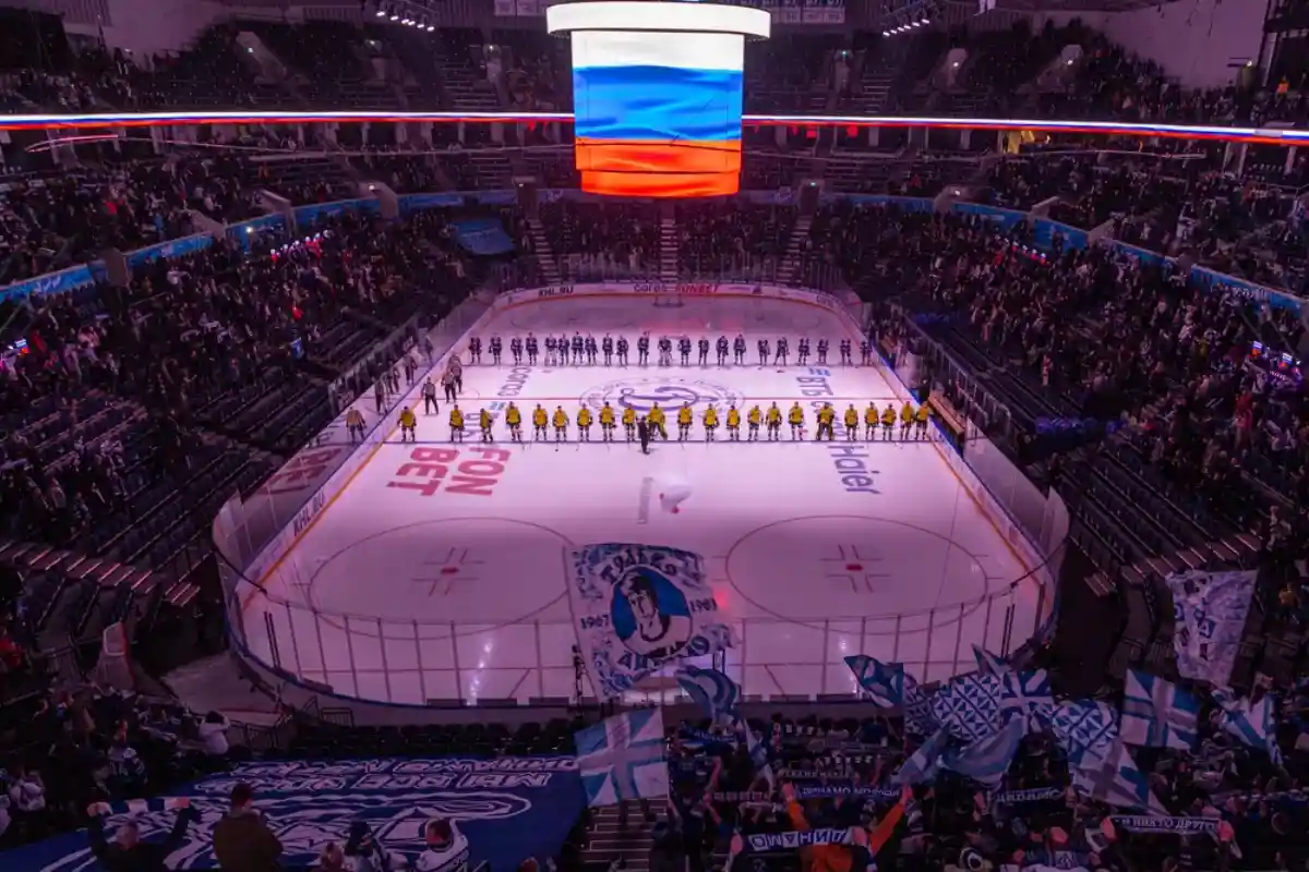 Украинский тренер спас русских хоккеистов от войны