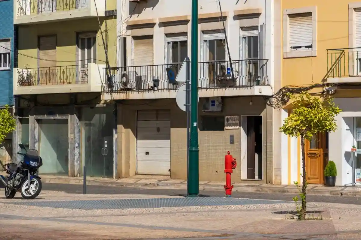 Из этой гостиницы в Португалии преступник похитил Мадлен прямо из кровати. Фото: Jon Shots / shutterstock.com