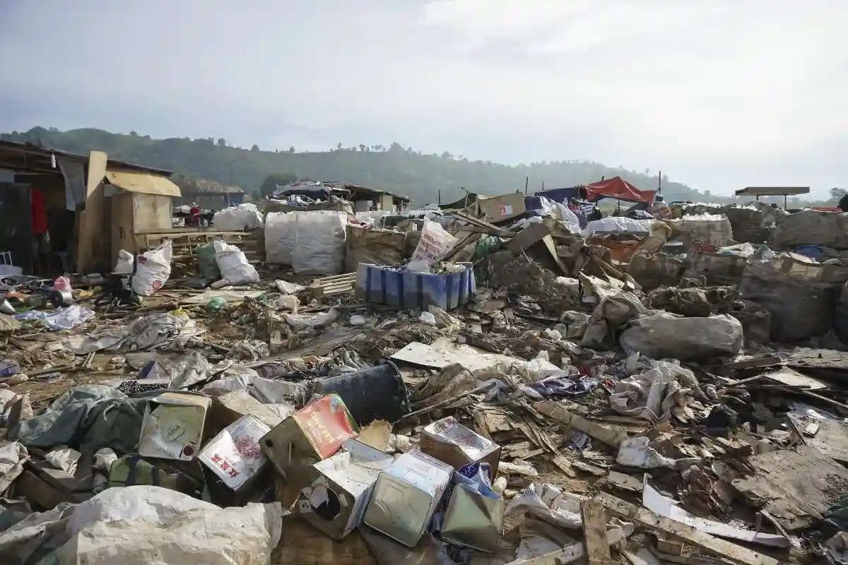 В Кении нашли решение для поступающих в страну тонн мусора