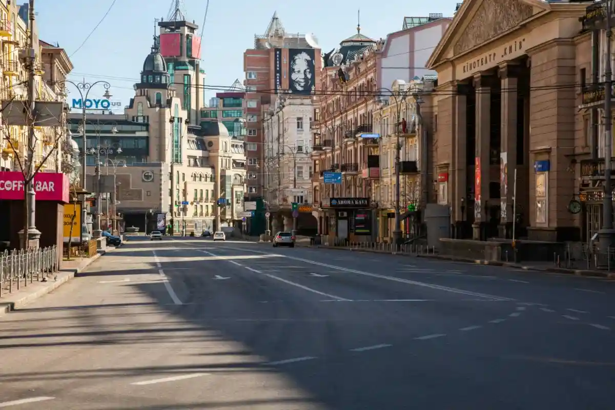 Переименовать улицу Льва Толстого в Киеве на Полка Азов. Фото: Sofia Kora / Shutterstock.com