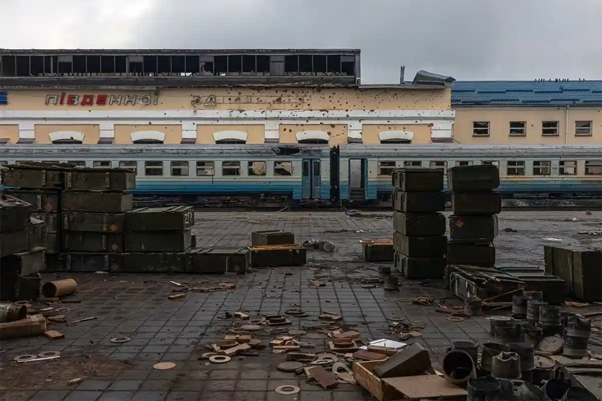 ЖД станция в городе Тростянец, где укрывались российские войска. Украинская армия отвоевала город. Фото: Roman Pilipey