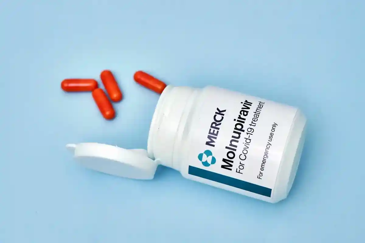 В ноябре FDA выдало компании Merck разрешение на экстренное применение «Молнупиравира». Фото: G.Tbov / shutterstock.com
