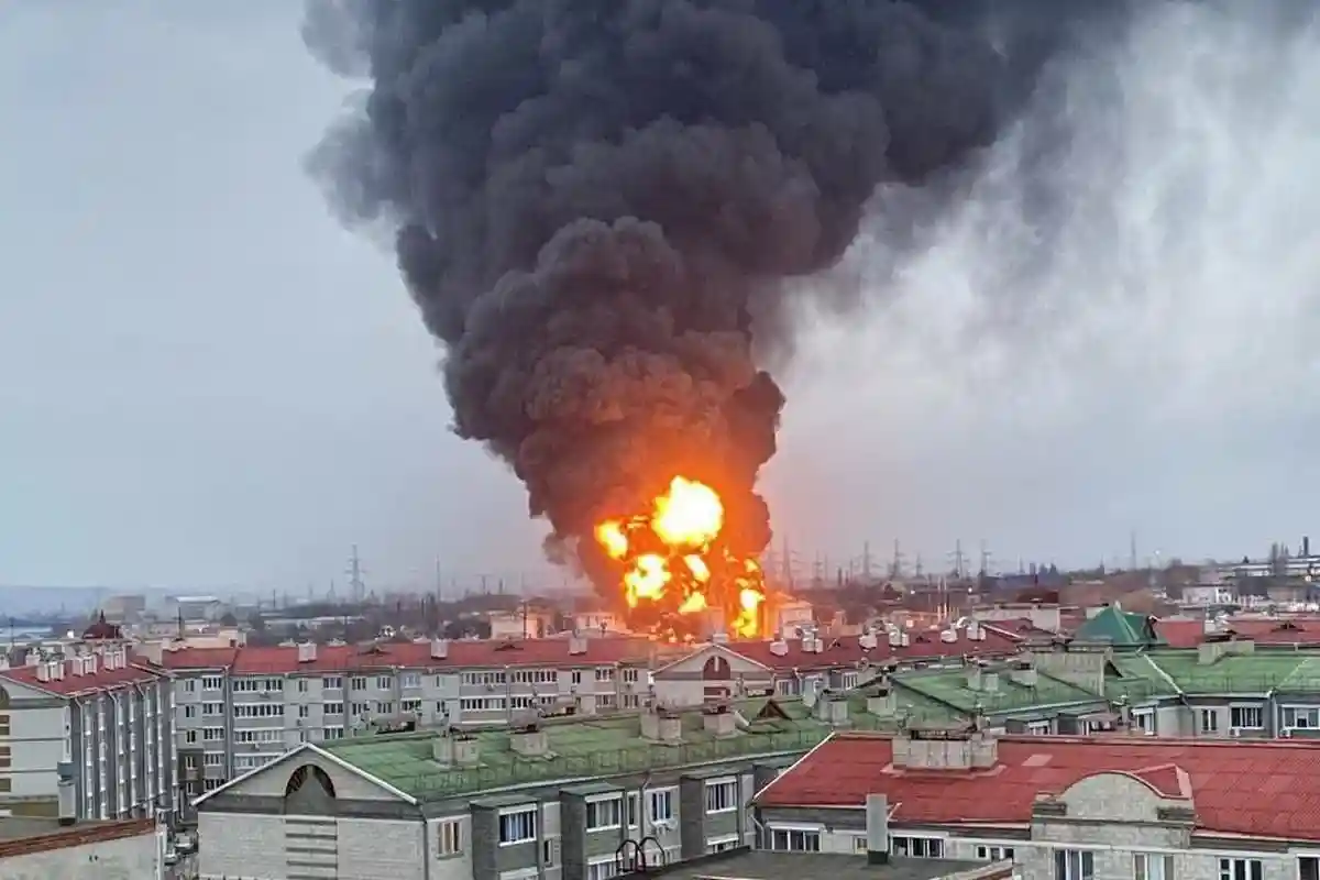 Взрыв нефтебазы в Белгороде. Фото: Жесть Белгород / telegram