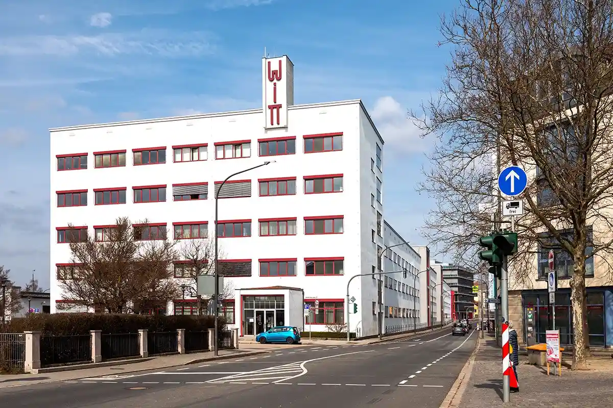 Здание компании WITT – первого производителя одежды, рассылавшего продукцию почтой в Германии. Фото Andreas Wolochow