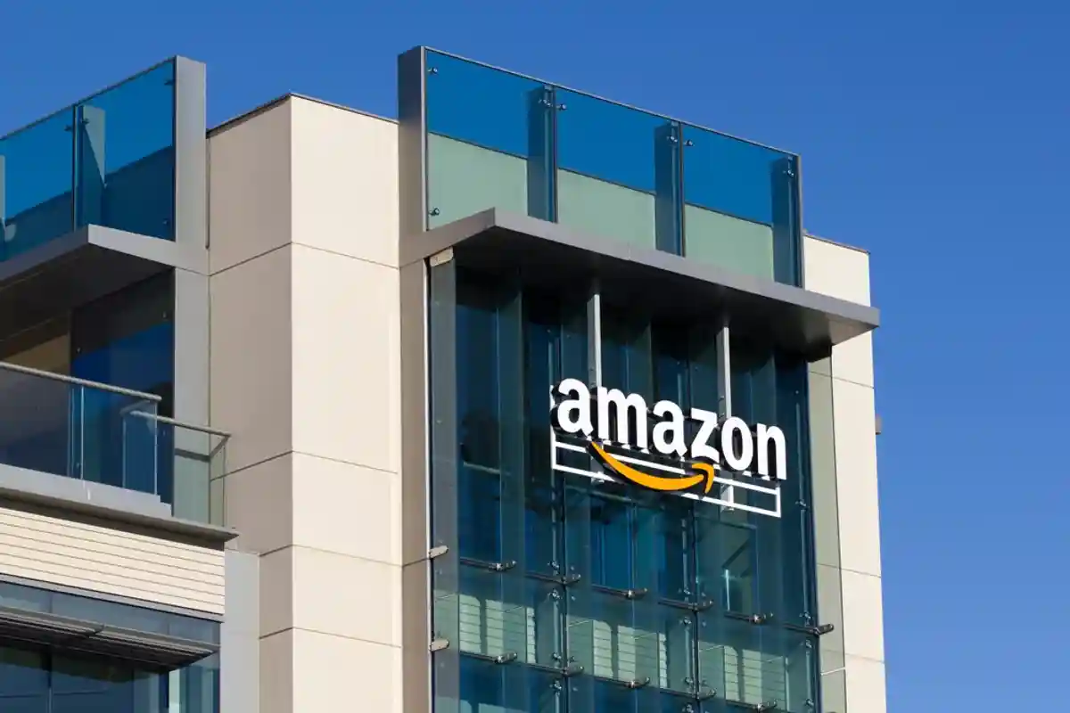 Продажи Amazon падают: компания теряет более $200 млрд рыночной стоимости