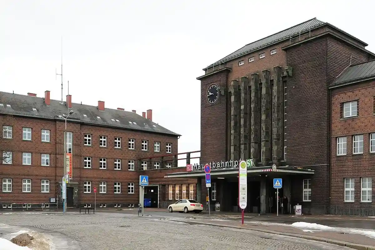 Главный железнодорожный вокзал в Цвиккау. Фото: Lysippos / wikimedia.org