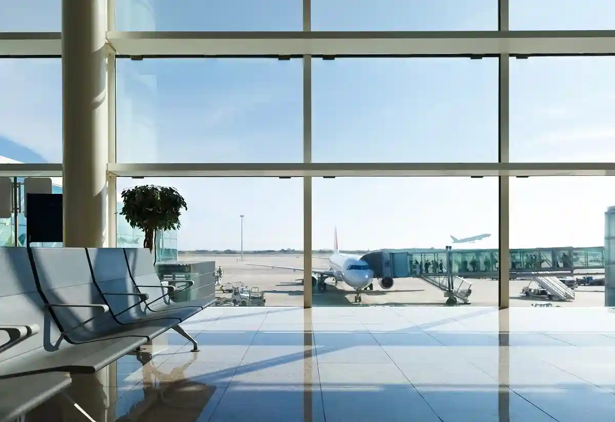 Летом немецкие аэропорты ожидают большой наплыв пассажиров. Фото: indukas / shutterstock.com