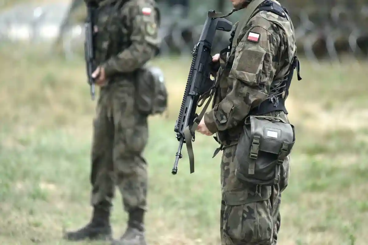 57% поляков выступают за отправку миротворческих войск в Украину. Фото: Bumble Dee / shutterstock.com