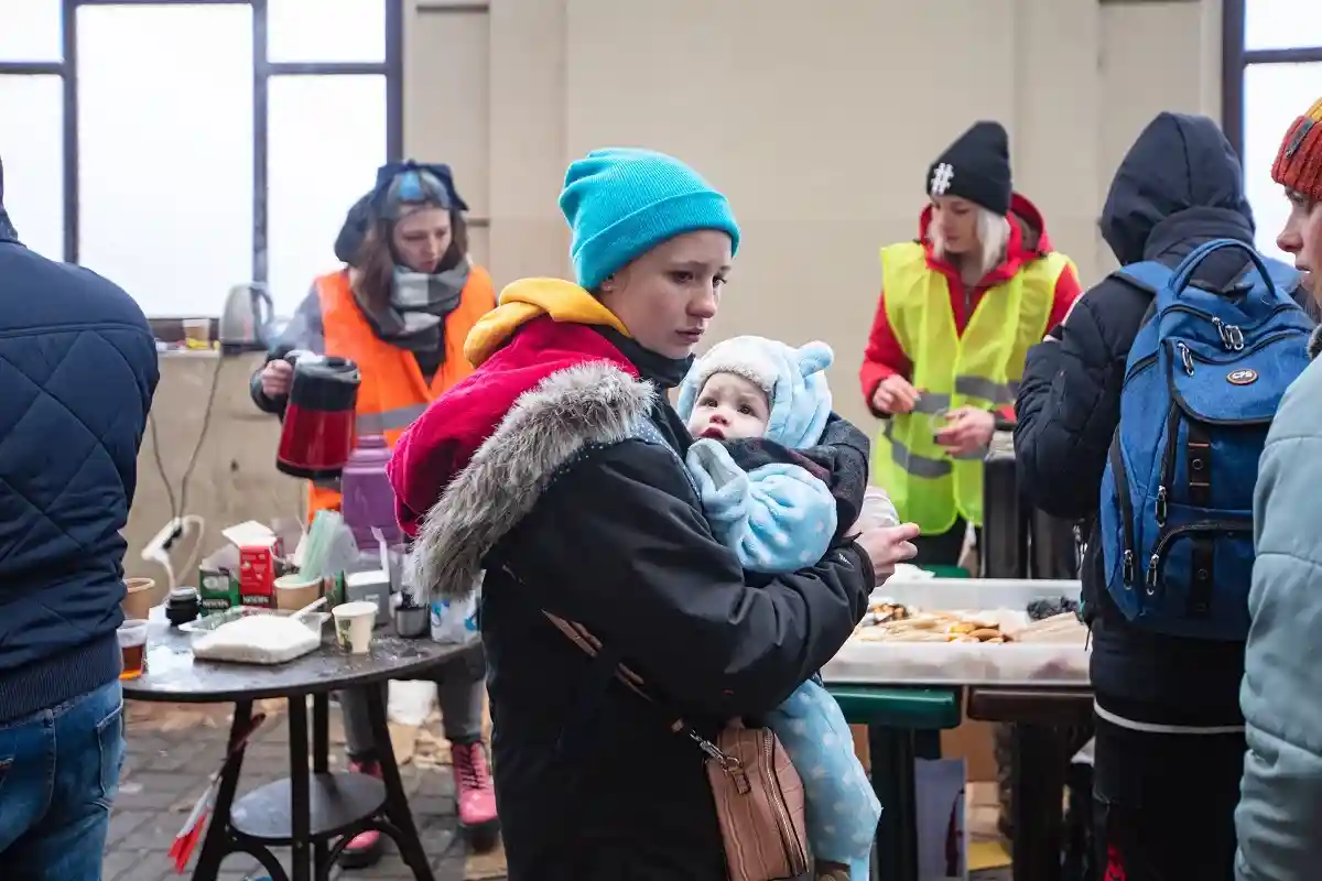 Украинцы обращаются за помощью в Tafel в Германии. Фото: Ruslan Lytvyn / shutterstock.com