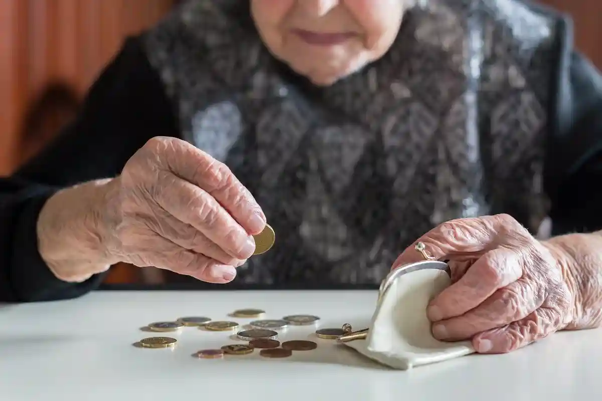 Немецкие пенсионеры не получили помощи от государства в новых мерах поддержки. Фото: Matej Kastelic / shutterstock.com