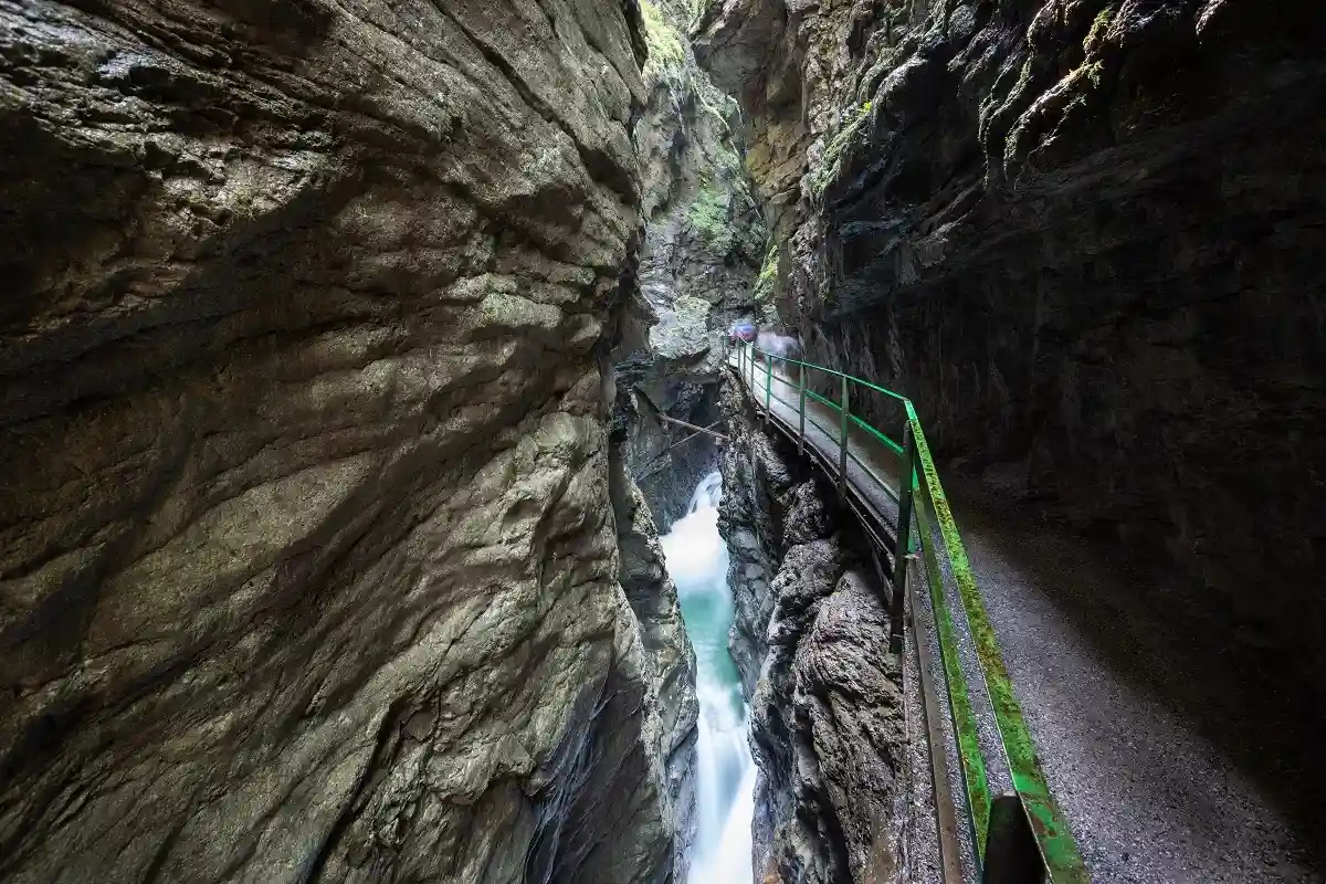 Брайтахкламм глубиной до 100 метров является одним из самых глубоких ущелий в Центральной Европе. Фото: Andreas Prott / shutterstock.com