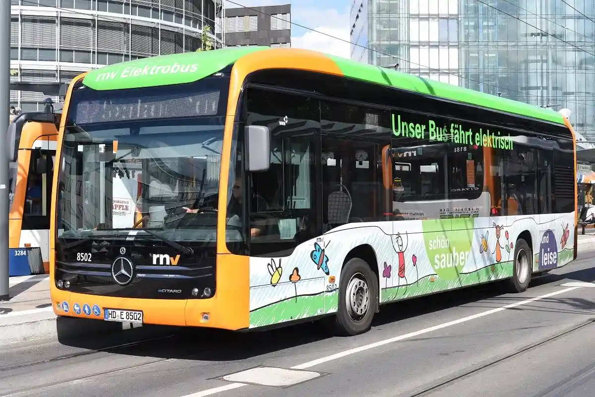 По данным Ассоциации транспортных компаний Германии, из 35 000 автобусов по всей стране 1500 являются электрическими.