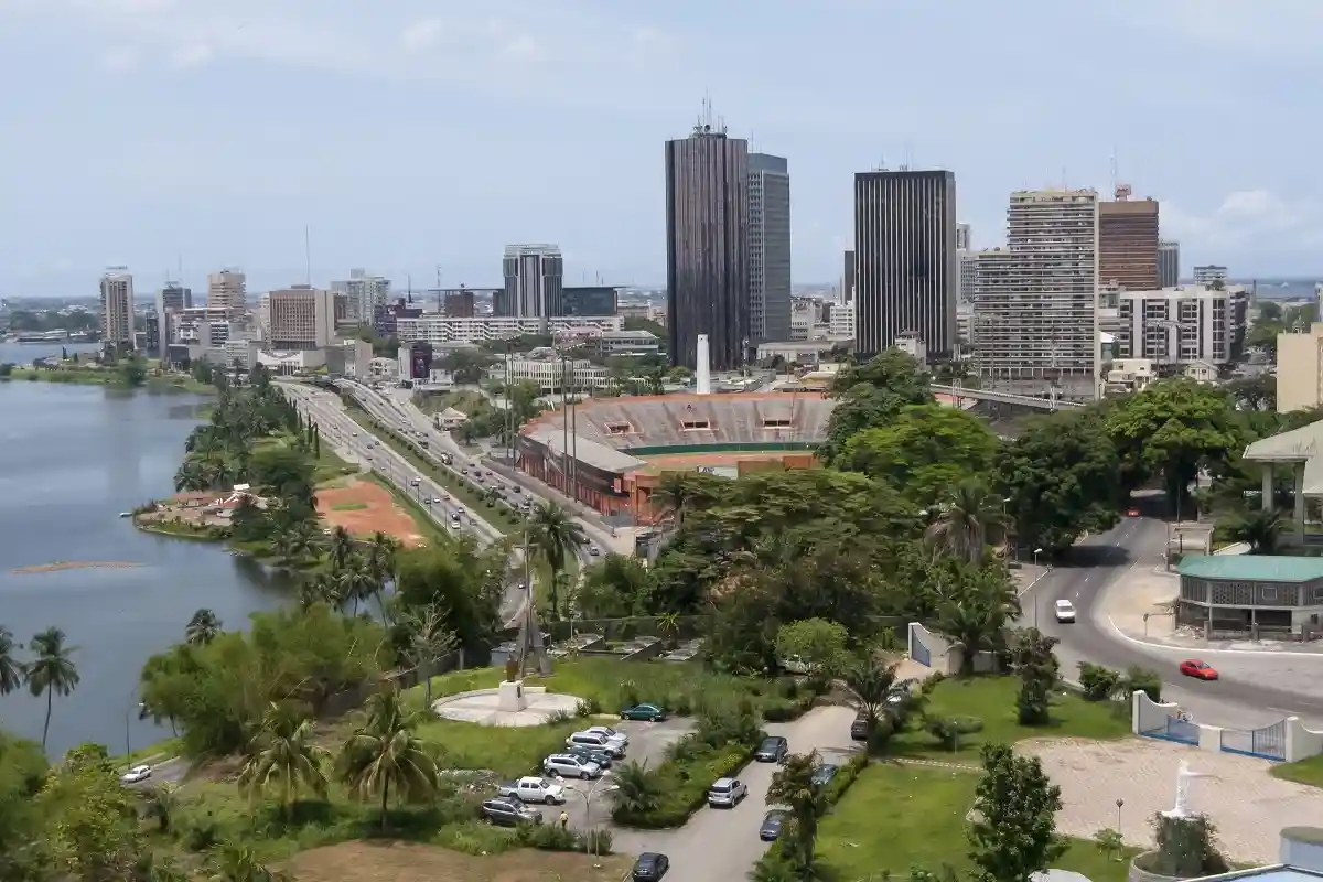 Кот-д’Ивуар строит стену, чтобы защитить городской парк