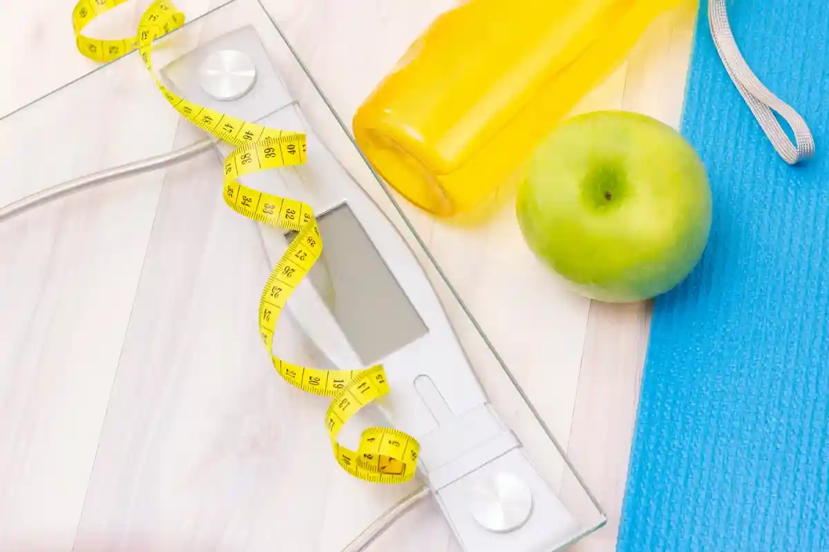 Как похудеть быстро и безопасно. Фото: lev.studio / Shutterstock.com
