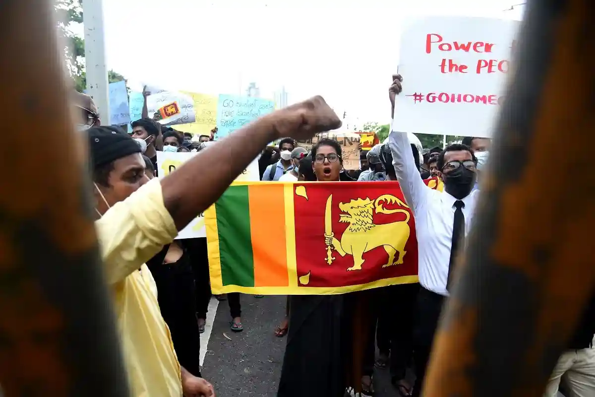 Шри-Ланка дает полномочия военным после смерти семерых человек на протестах