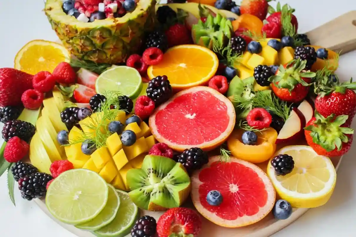 В овощах и фруктах тоже сожержится сахар. Он намного полезнее производственного Фото: Trang Doan / Pexels.com