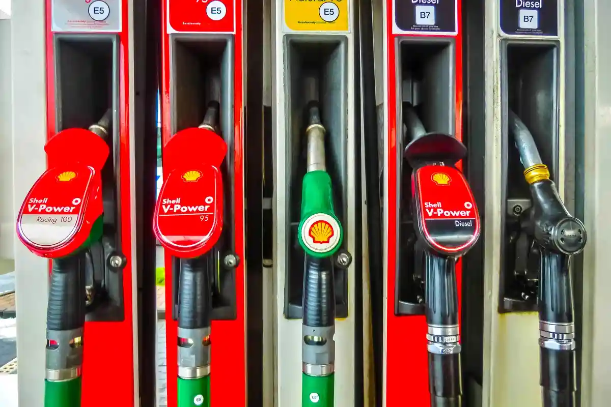 Взрыв цен на бензин и дизель в Берлине. Фото: Solarisys / Shutterstock.com