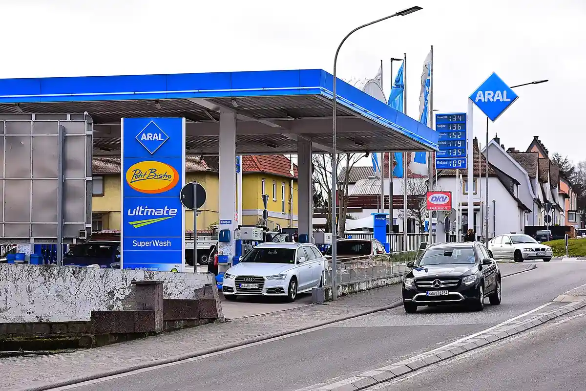 Взрыв цен на бензин и дизель в Берлине. Фото: Vytautas Kielaitis / Shutterstock.com