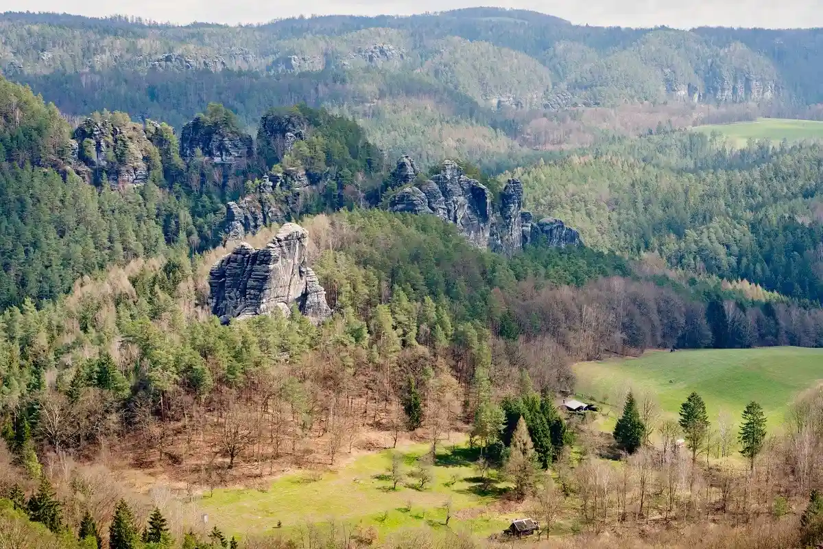 Виды на скалы в парке. Фото: Aleksejs Bocoks / aussiedlerbote.deФото: 