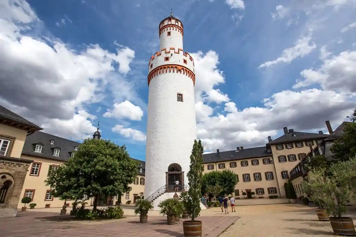Белая башня, Замок, Бад-Хомбург-фор-дер-Хёэ. Фото: Flikr.com