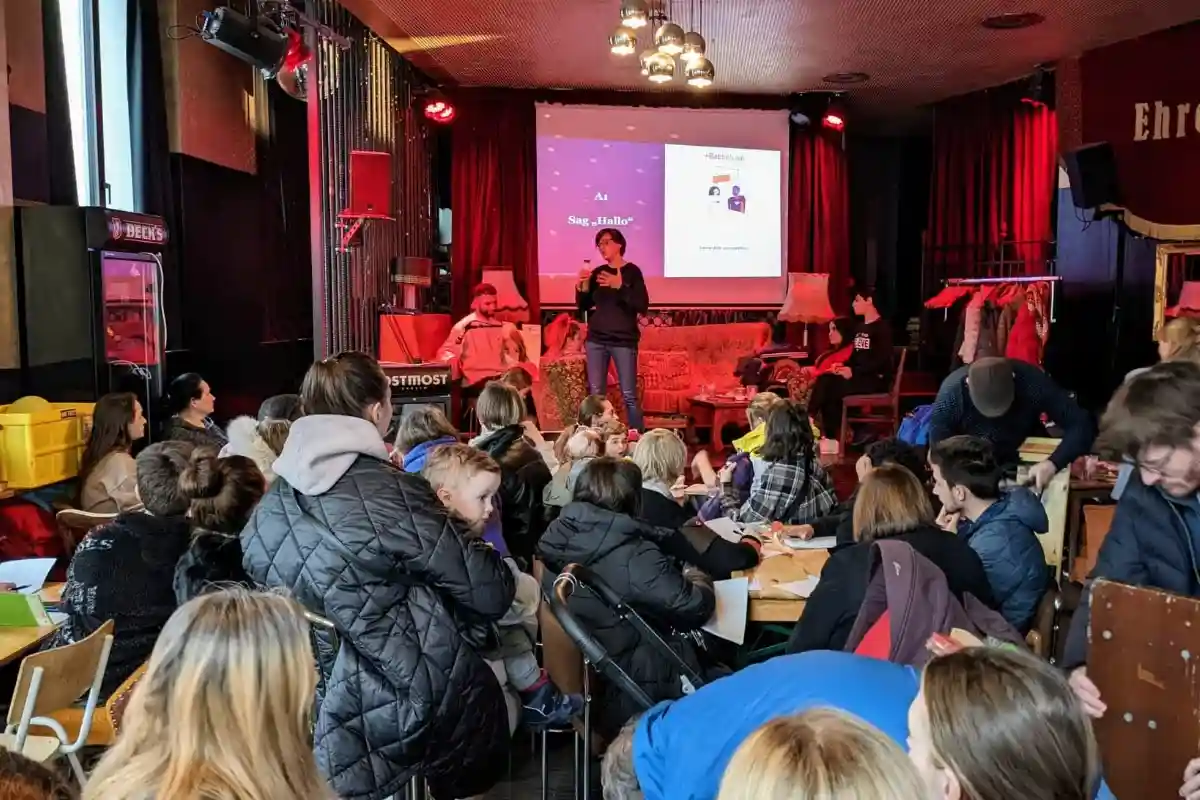 Курсы немецкого языка для украинских беженцев в кафе Lovelite Berlin. Фото: Lovelite Berlin / Facebook.com.