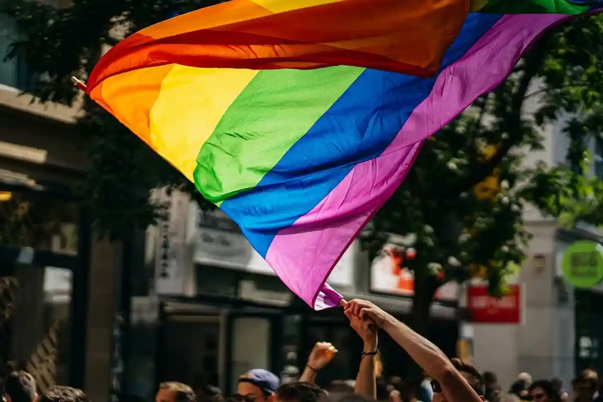 ЛГБТ-сообщество не принимает конверсионную терапию. Фото: Raphael Renter / Unsplash.com