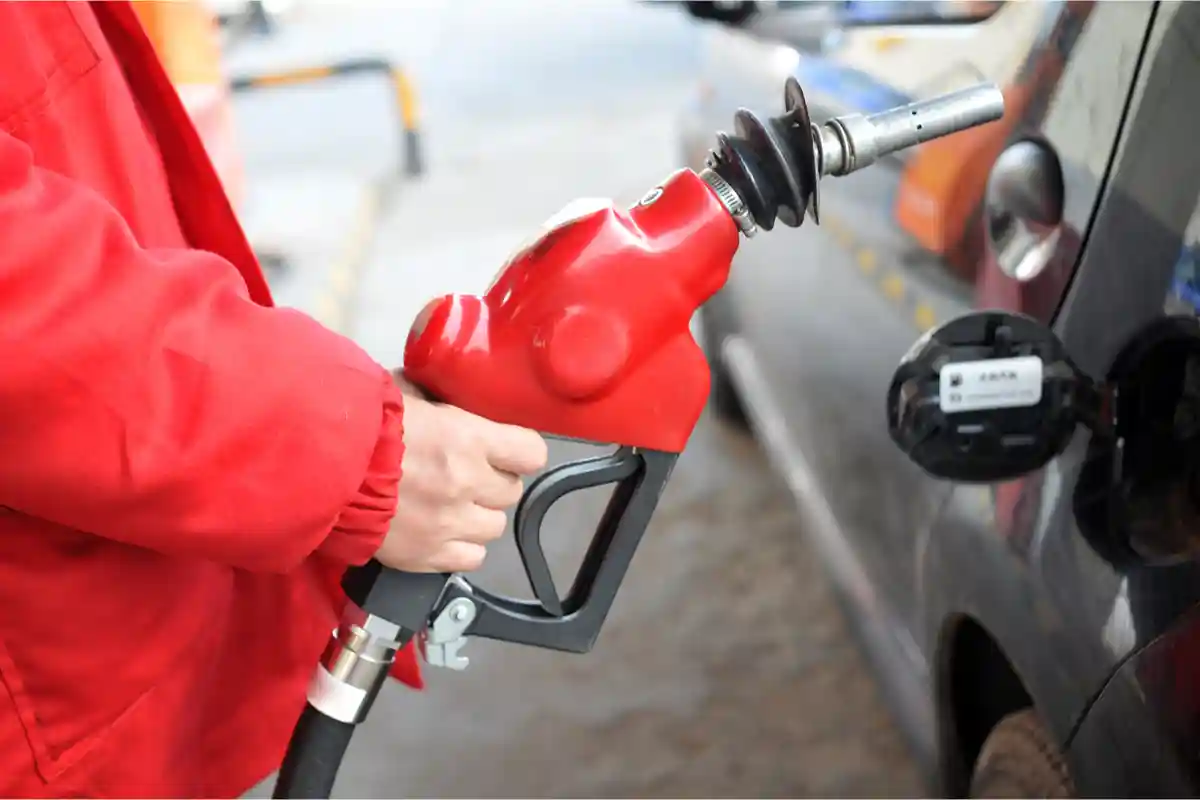 Почему на этой неделе в Германии резко выросли цены на топливо? Фото: Shutterstock.