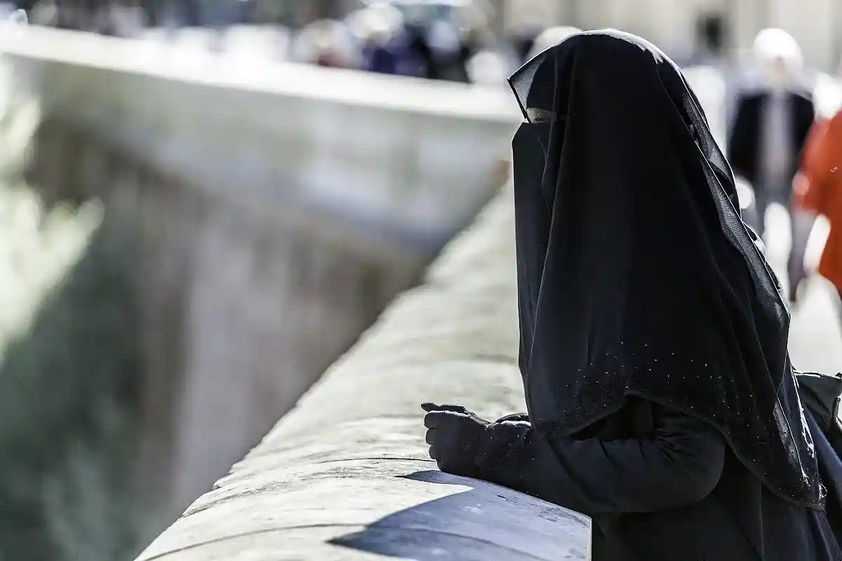 Талибан заставляет женщин закрывать лица в общественных местах