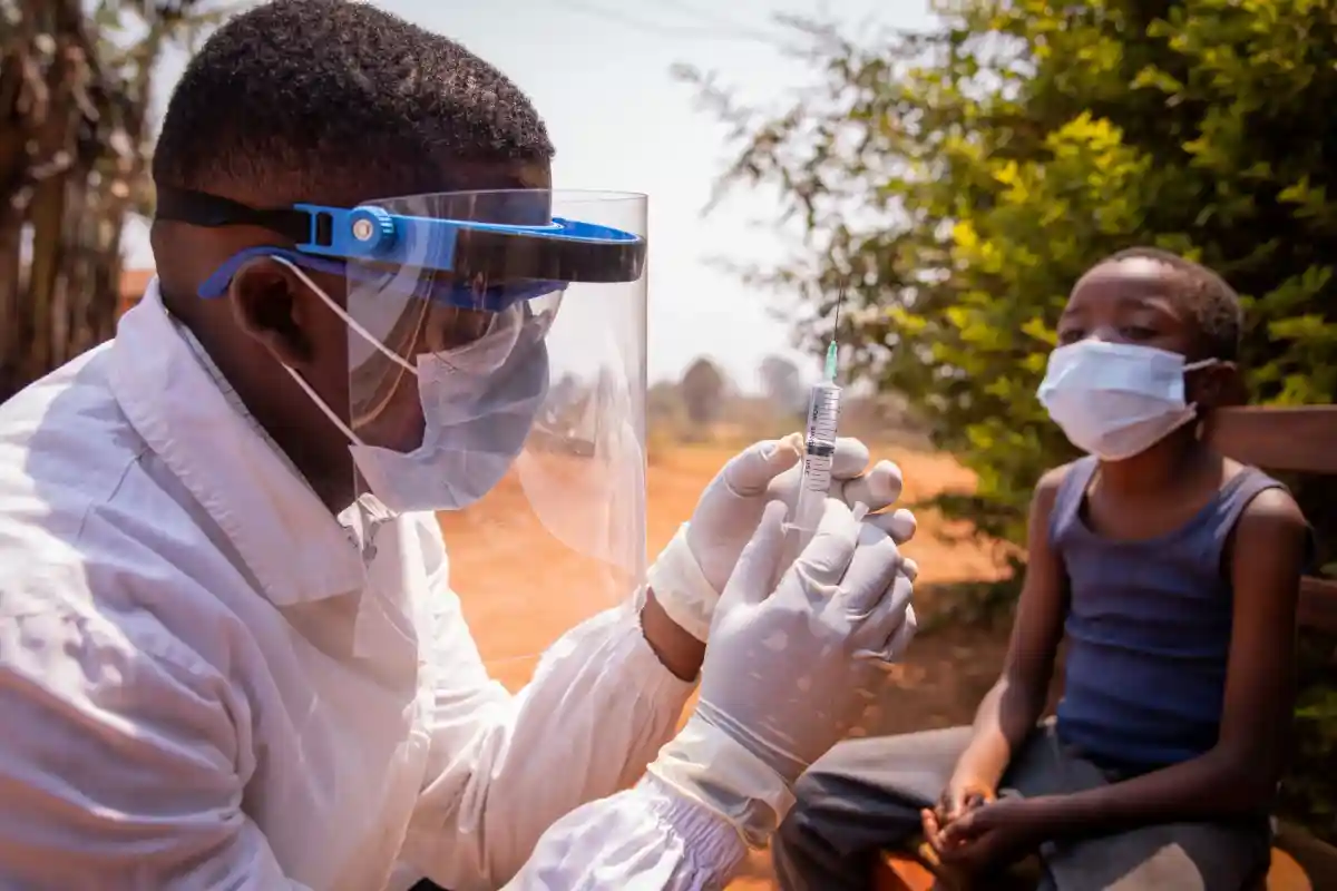 Кризис вакцин от COVID-19: почему в Африке отказываются от лечения?