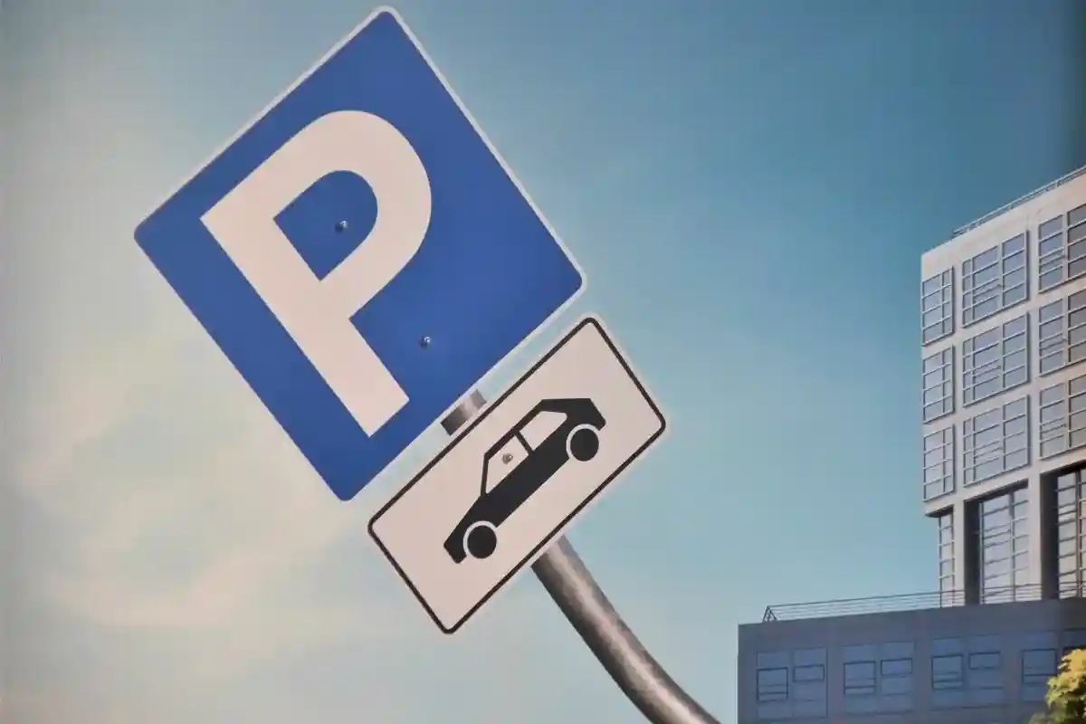 Дорожный знак на парковке