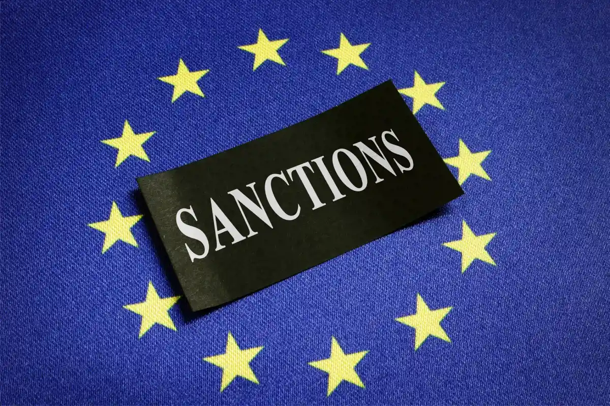 ЕС не смогли согласовать шестой пакет санкций против России. Фото: Vitalii Vodolazskyi / Shutterstock.com