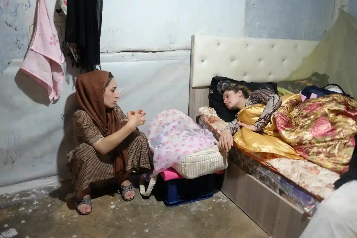 Эрбиль, КРГ Ираг - 21 июля, 2019: Беженцы-езиды в своих самодельных домах в курдской столице Эрбиле. Фото: Lena Ha / shutterstock.com