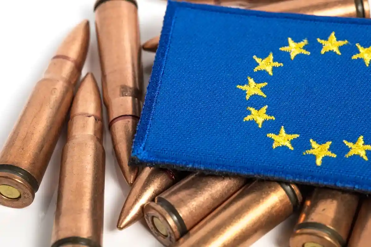 Франция призналась в отправке оружия на Украину. Фото: N. Rotteveel / www.shutterstock.com