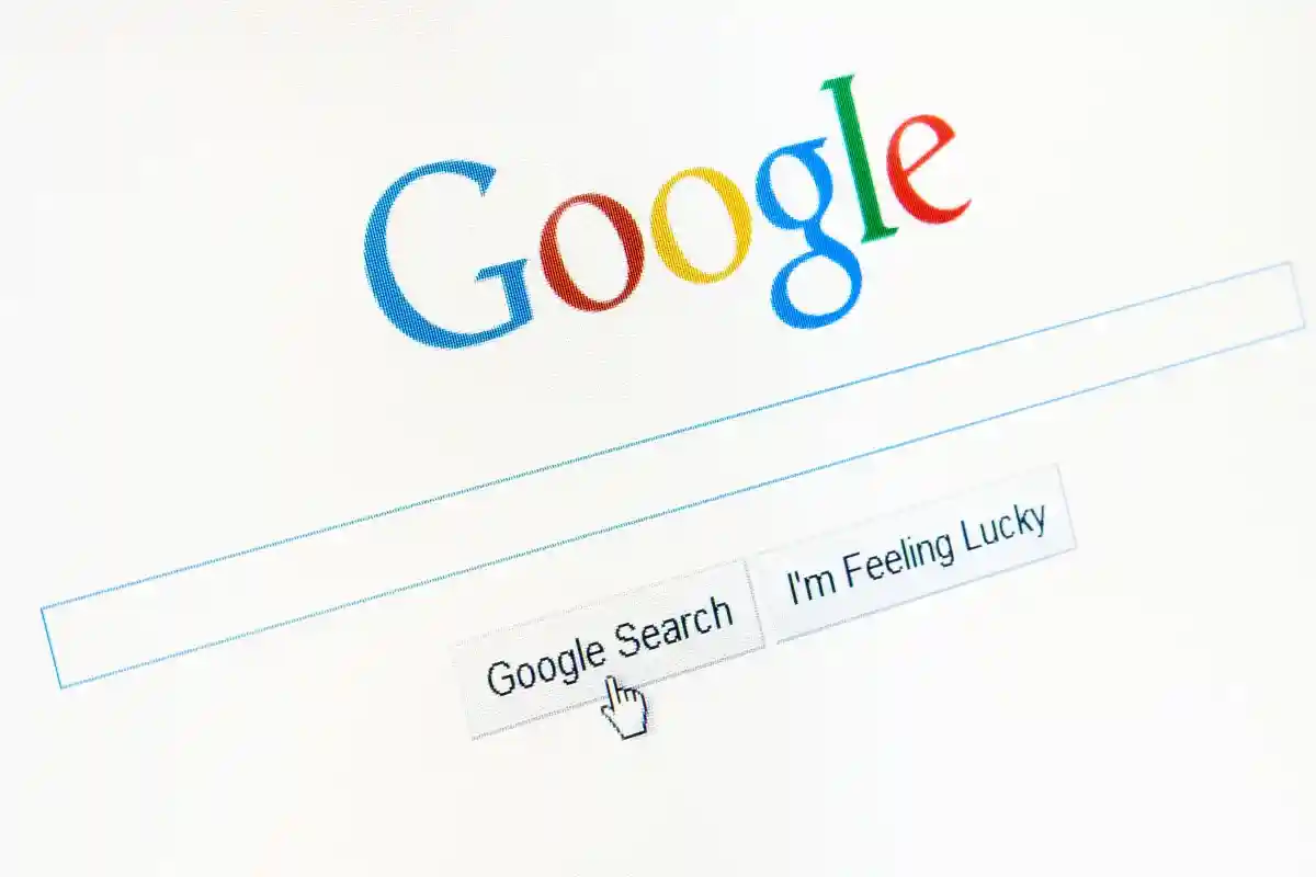 Великобритания снова заподозрила Google в нарушении рекламной политики. Фото: Evan Lorne / Shutterstock.com