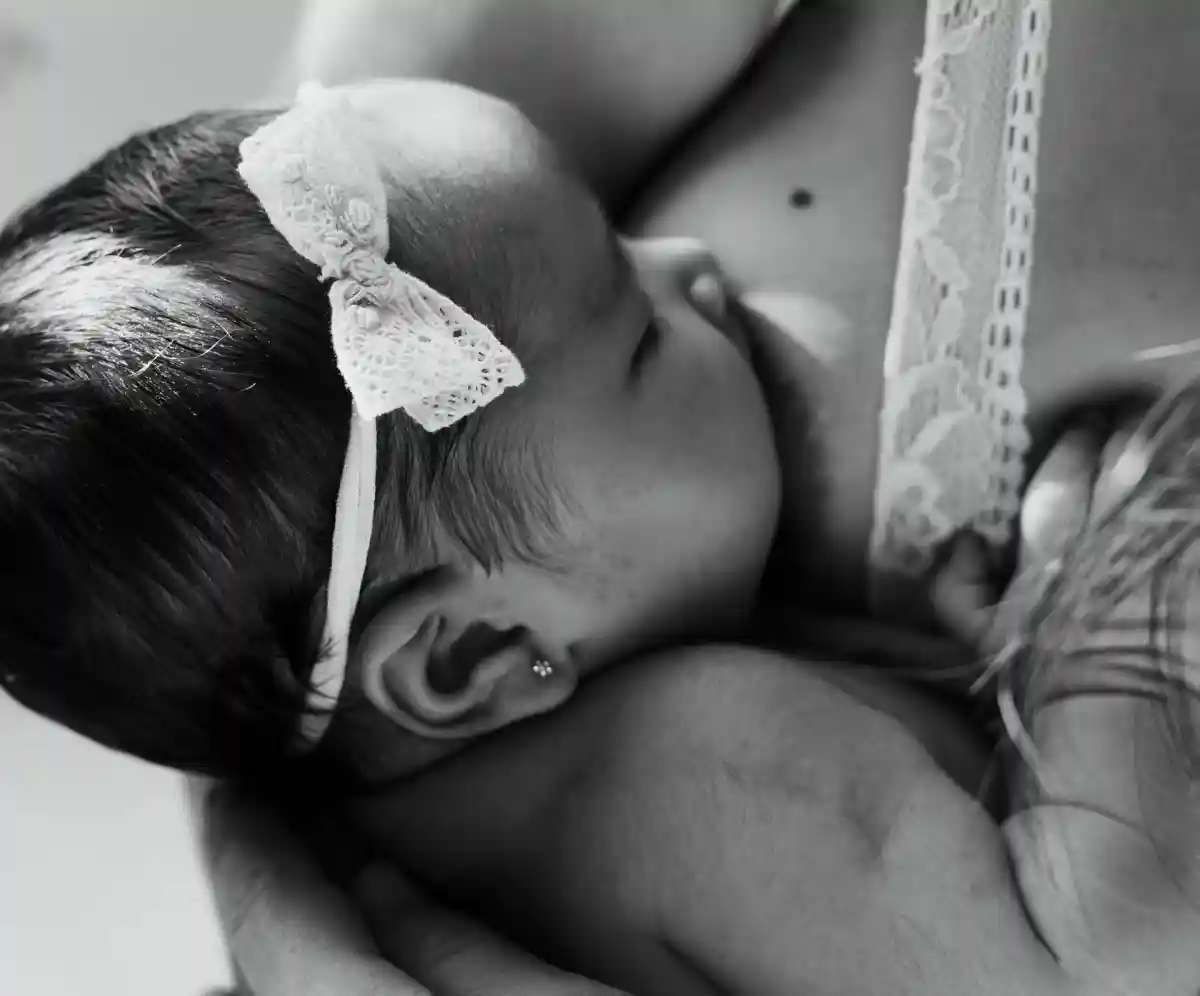 Грудное вскармливание полезно не только детям, но и матерям. Фото: lucas mendes/Unsplash.com