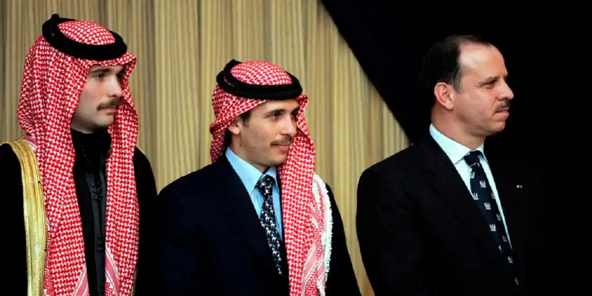 Иорданский принц под арестом. На фото Хамза посередине. Фото taz / Telegram