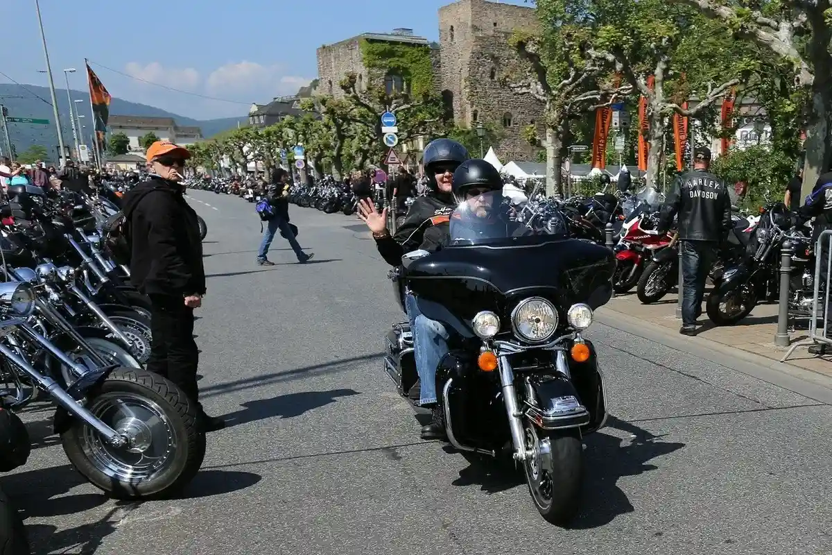 Мотоциклисты в Баден-Вюртемберге. Фото: скриншот / dw.com