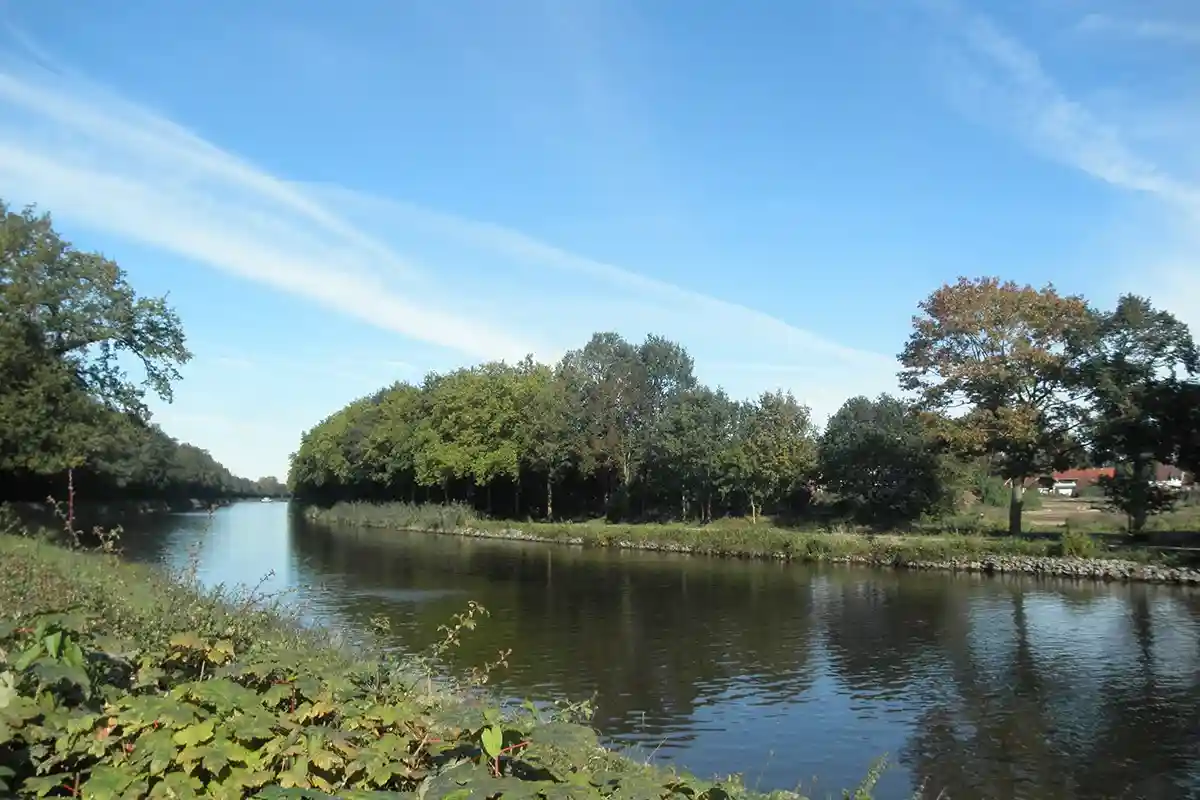 Его главная прелесть – водная граница, образованная речкой Эмс и каналом Дортмунд-Эмс, проходящая в самом сердце округа. Фото Wikimedia