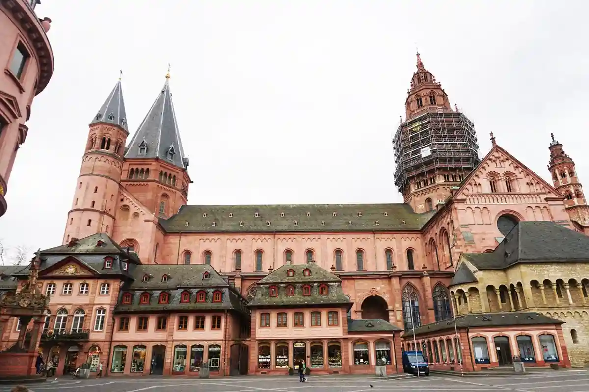 Высокий и красивый Собор Святого Мартина, Mainzer Dom. Фото:livejournal.com