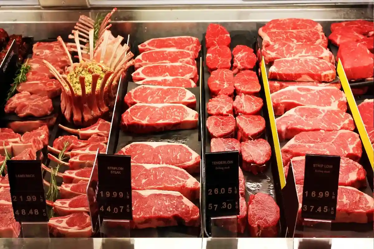 На прошлой неделе цены на мясную продукцию в магазинах Германии снова резко выросли. Затронуты шницель, куриная грудка и многие колбасные изделия. Фото: Niloo / Shutterstock.com