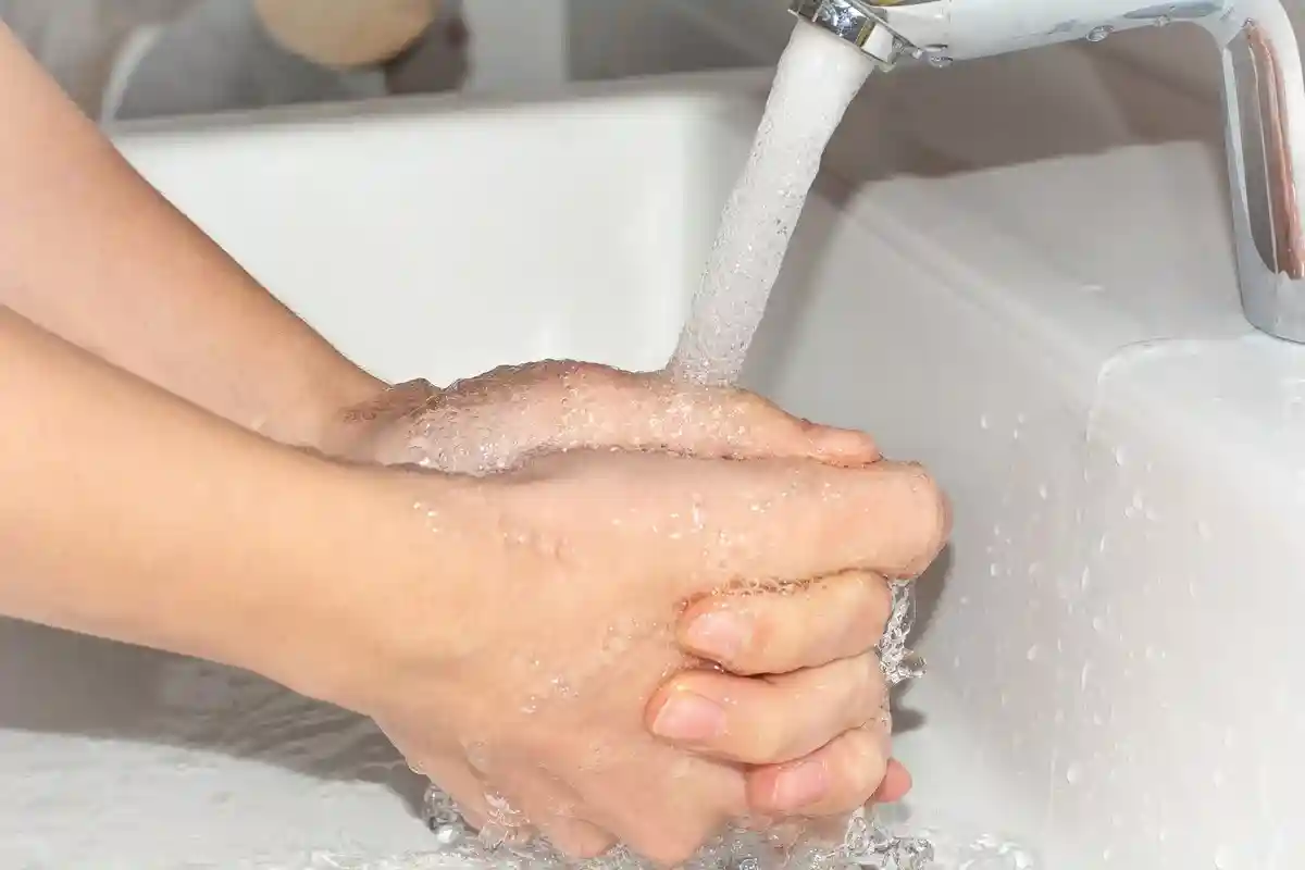 Необходимо чаще мыть руки. Фото: Pezibear / pixabay.com