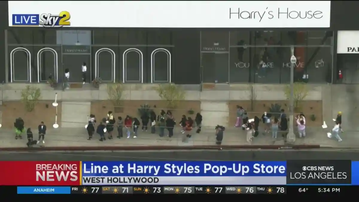 Открытие магазинов повлекло за собой очереди не только в Берлине, но и в других городах. Фото: CBS Los Angeles / YouTube.com